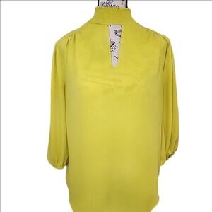 New York and Company Light Green Blouse‎ Size M